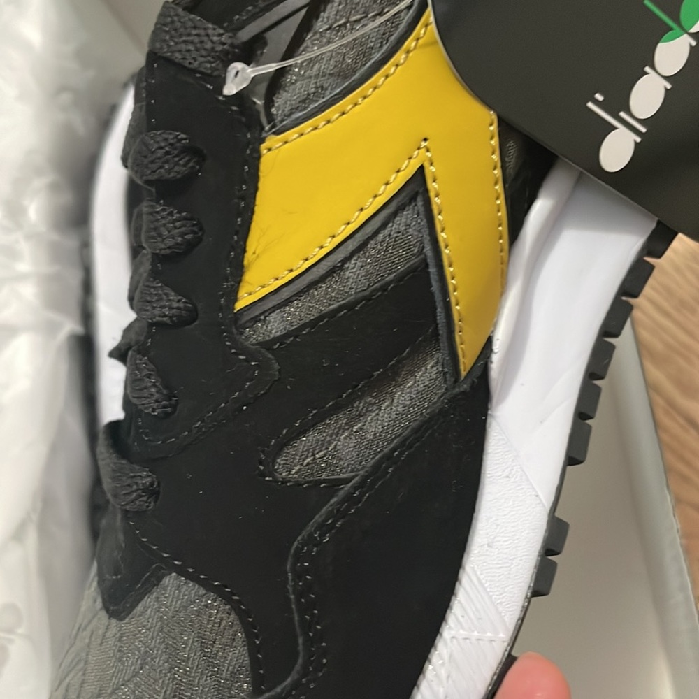 DIADORA Men's N9002 Lux 'Black Rich Gold' Sneaker Shoe NEW - Picture 7 of 7